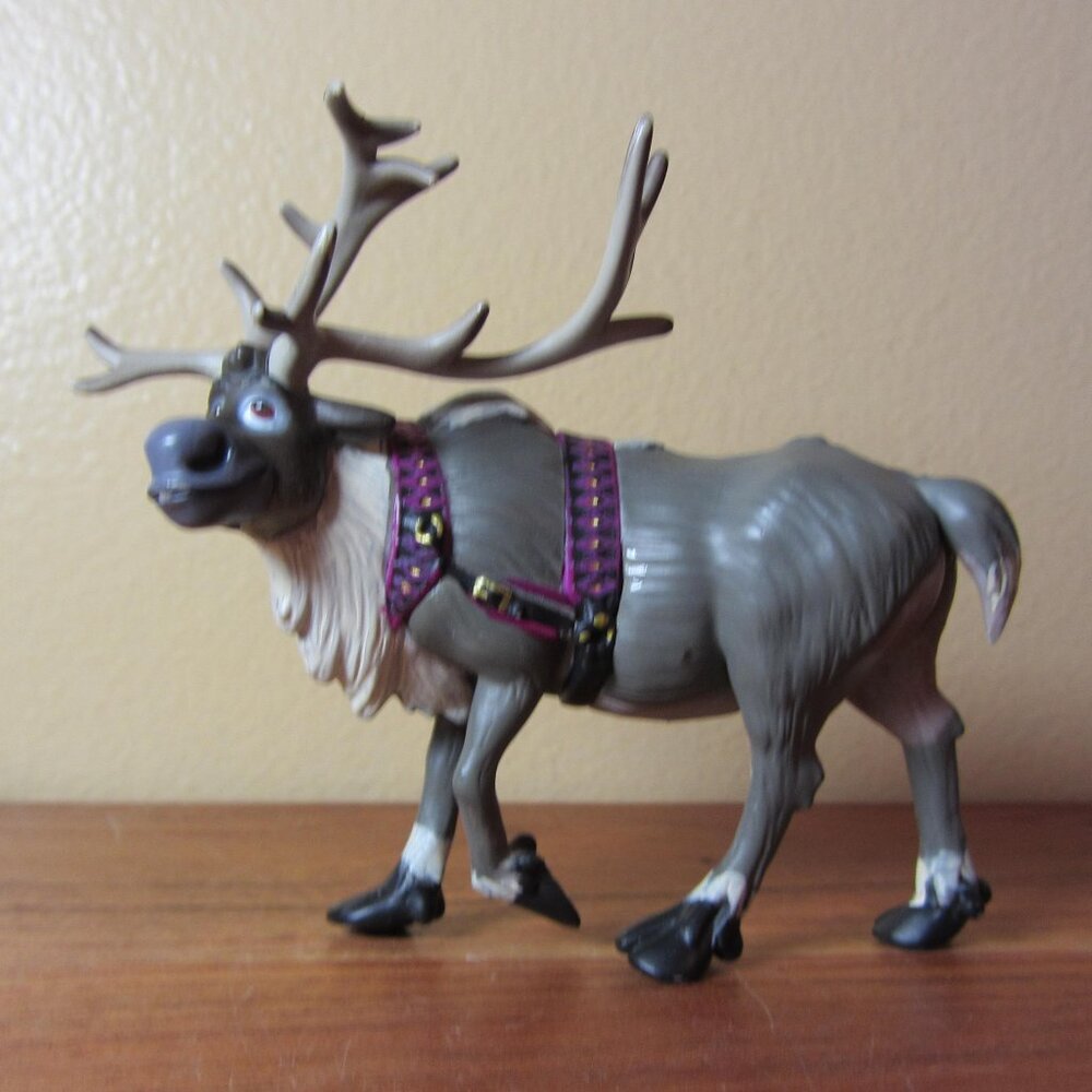 5 for $30 - sven reindeer disney frozen figure (W5565)